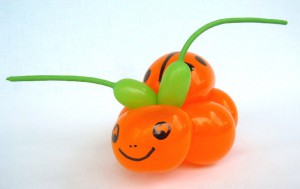 Ballonfigur Käfer orange 3