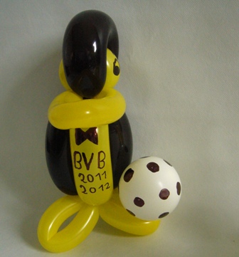Luftballonfiguren Oerlinghausen mit Cordula und Rüdiger Paulsen - Luftballonfigur BVB Pinguin