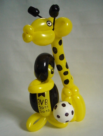 Modellierte Luftballonfiguren mit Cordula und Rüdiger Paulsen- Ballontiere Giraffe und Pinguin BVB