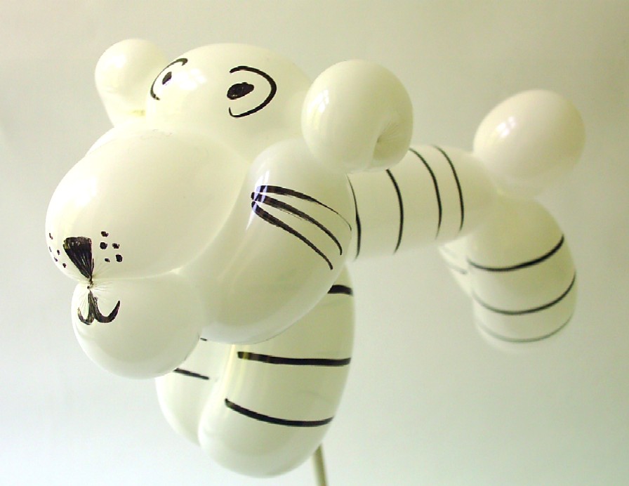 Interview mit Luftballonfigur Weißer Tiger