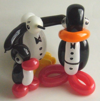 Ballonmodellierer mit erstklassigen Luftballonfiguren - Das sind Cordula und Rüdiger Paulsen. Ballonfiguren Pinguine